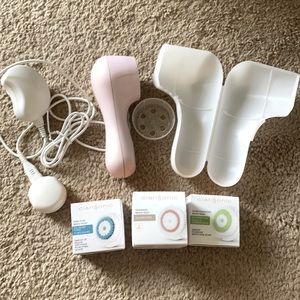 Clarisonic Mia 2 with 4 NEW Brush Heads